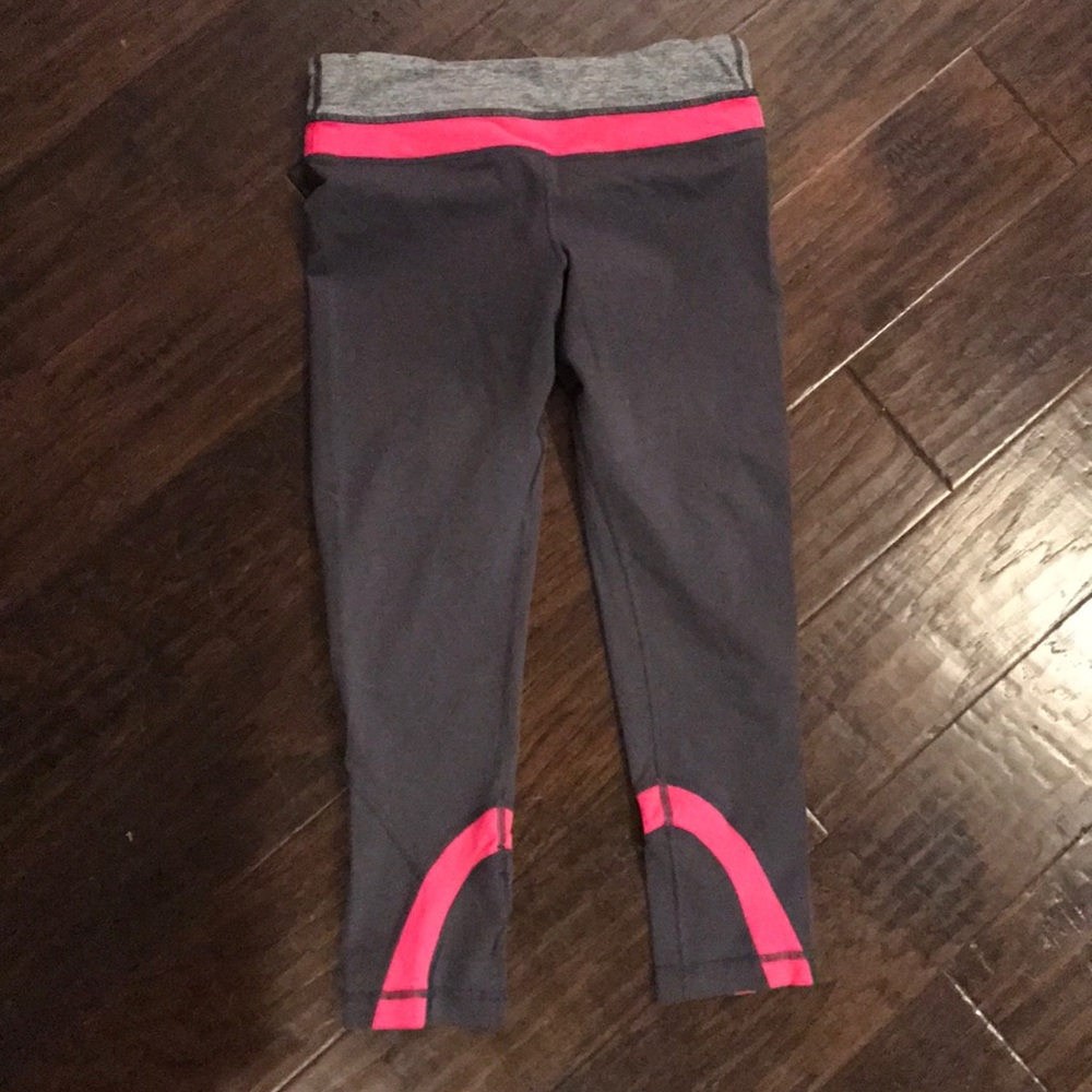 Lululemon Inspire Crops size 6